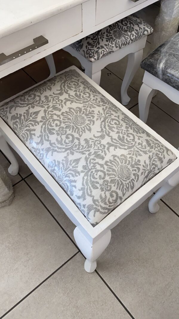 ST7 Dressing table chair - Image 2