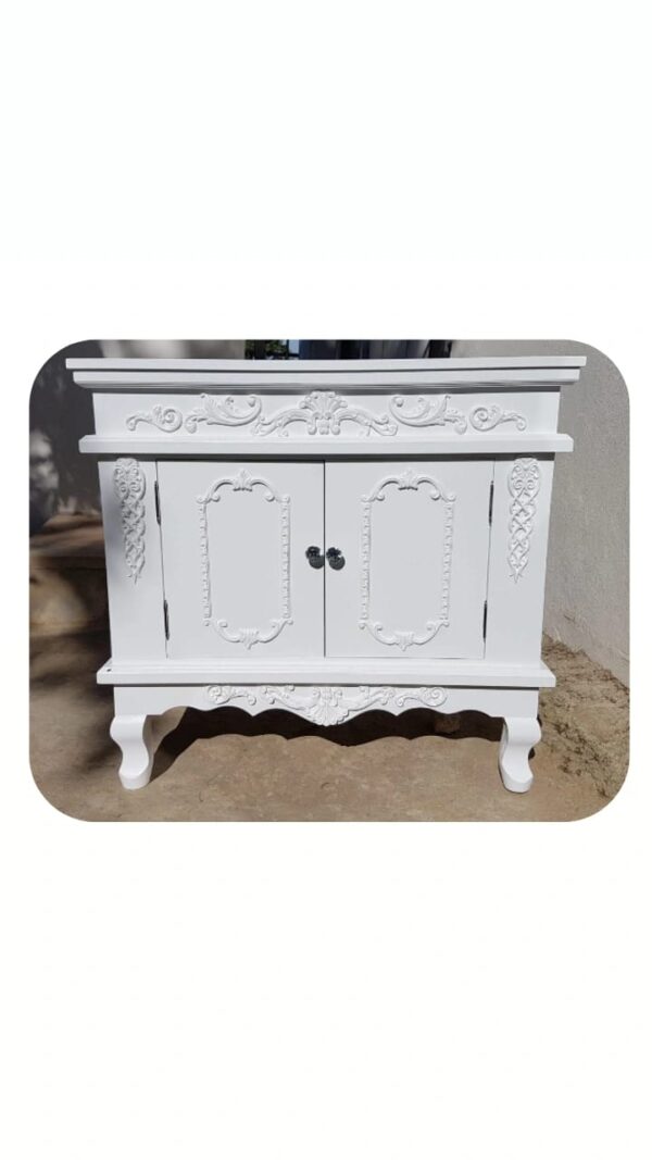 V16 Vanity & Embellishements