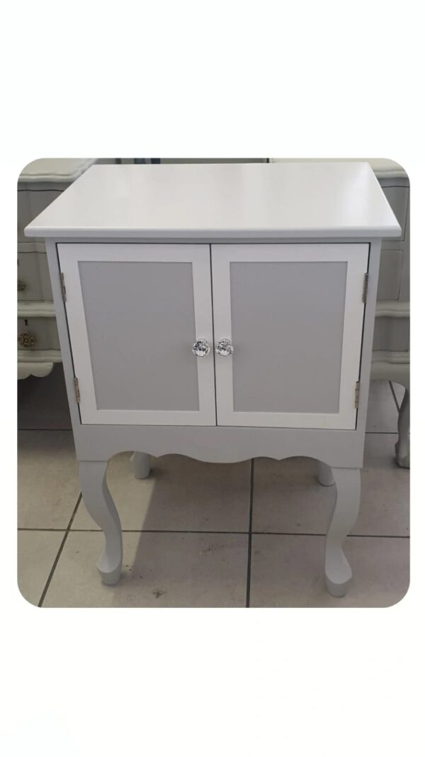 V25 2 Door vanity